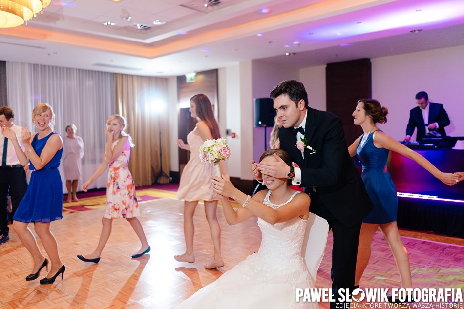 Doświadczony fotograf ślubny oferuje profesjonalne reportaże i zdjęcia ślubne