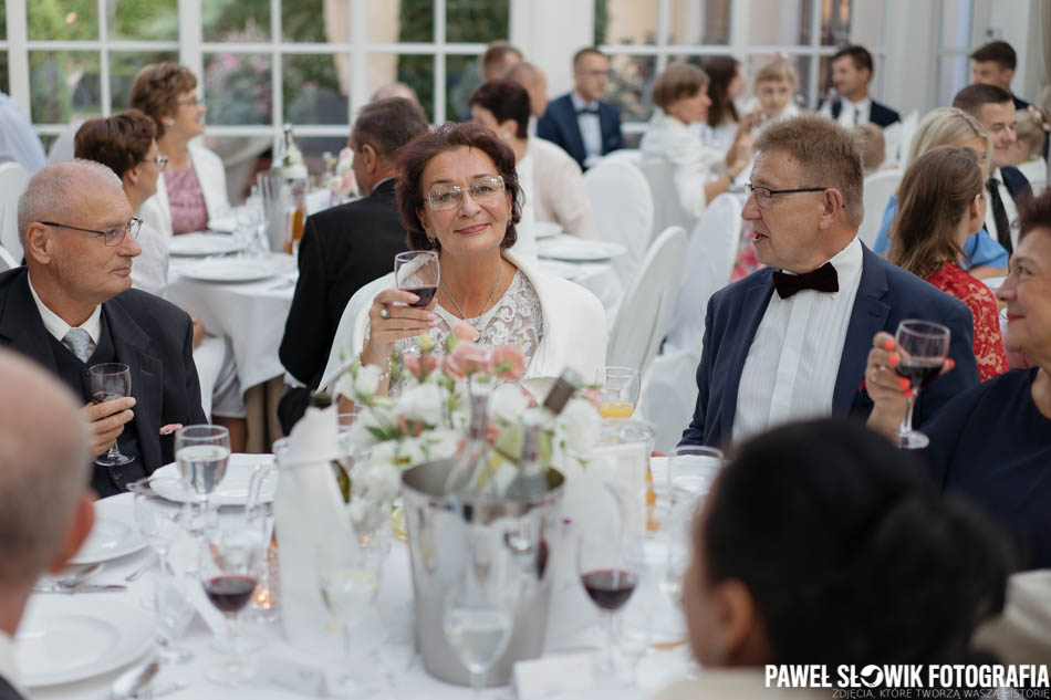 Powrót do zdjęć, które wykonał profesjonalny, dobry fotograf ślubny